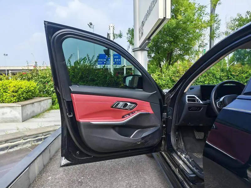 BMW i3 2025 eDrive 40 L Night Edition — 19