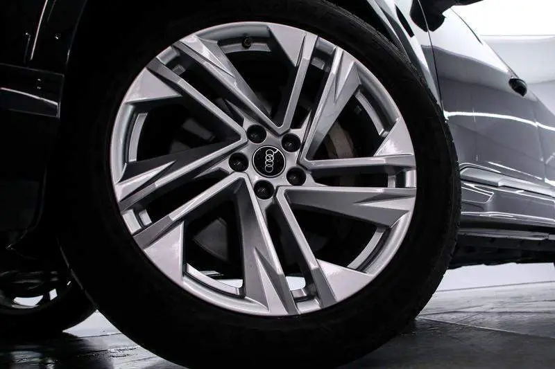 Audi Q7 2023 45 TFSI quattro S line sports model — 7