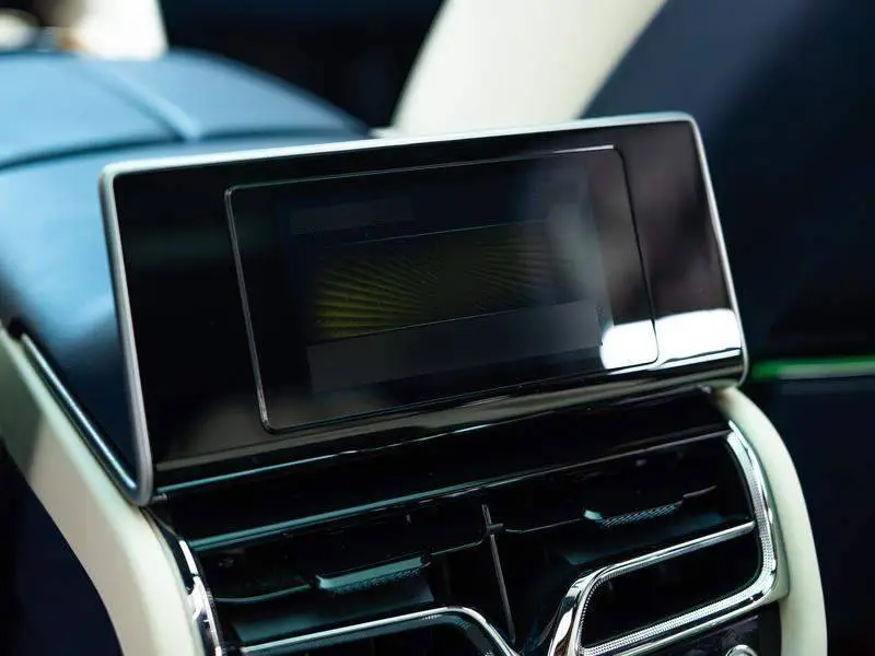 Bentayga 2023 4.0T V8 Long Wheelbase Yadu Edition — 9