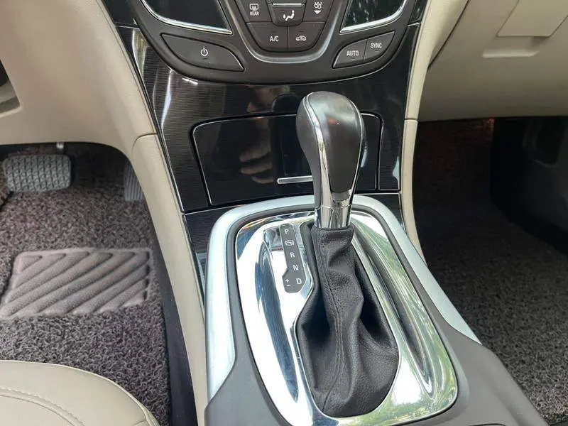 Regal 2014 2.0L Elite Fashion Edition — 13