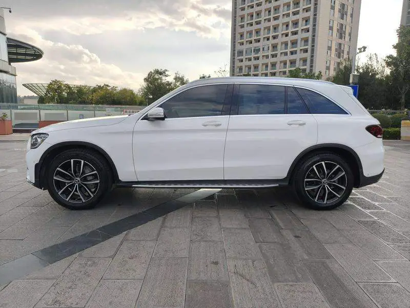 Mercedes-Benz GLC 2020 GLC 300 L 4MATIC Dynamic — 4