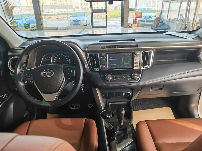 RAV4 Rongfang 2015 2.0L CVT 2WD Fashion Edition — 4