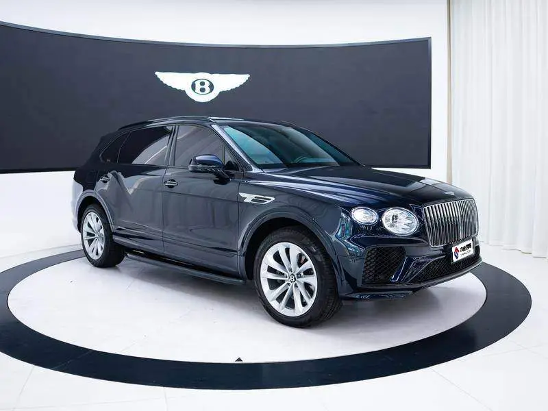 Bentayga 2023 4.0T V8 Long Wheelbase Yadu Edition — 3