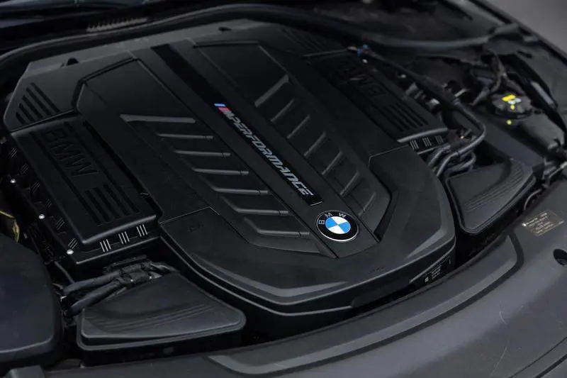 BMW 7 Series 2017 M760Li xDrive Premium Luxury Edition — 8
