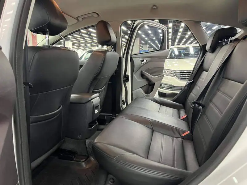 Fox 2015 Hatchback 1.6L Automatic Comfort — 13