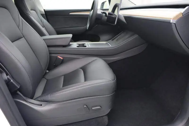 Model Y 2022 facelifted rear-wheel drive version — 16