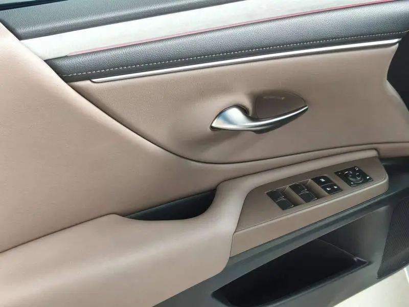 Lexus ES 2025 300h Premium Edition — 15