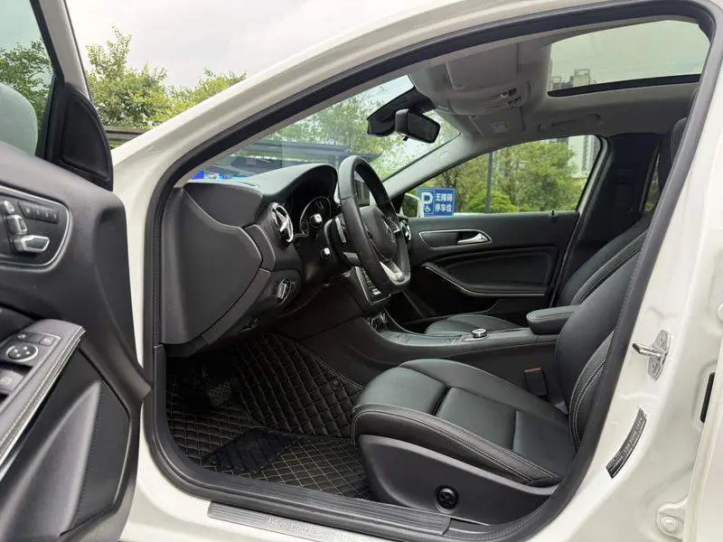 Mercedes-Benz GLA 2019 GLA 200 Dynamic — 13