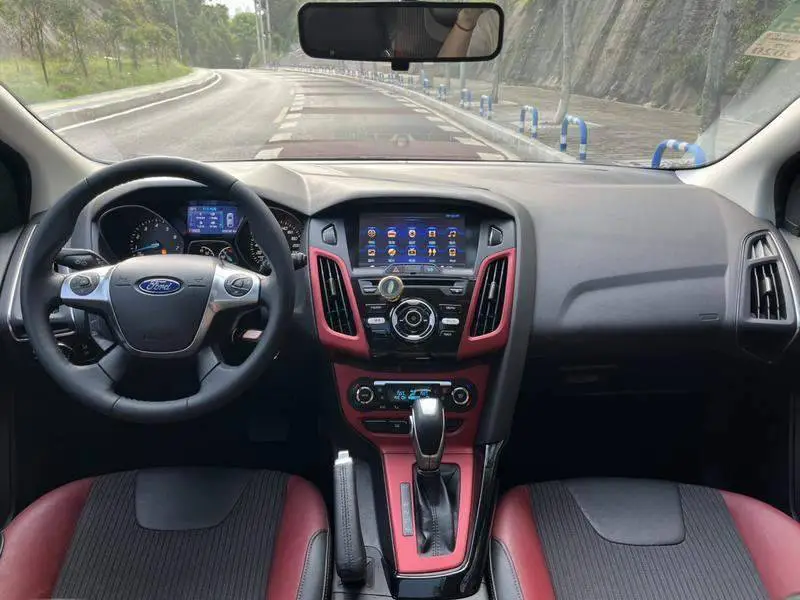 Fox 2012 Hatchback 2.0L Automatic Luxury Sports — 15