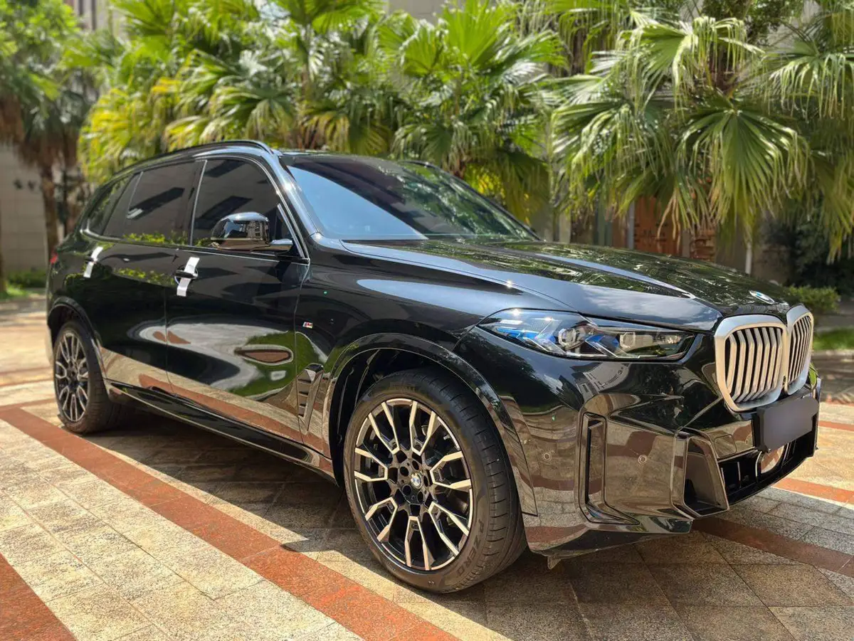 BMW X5 2025 xDrive 40Li M Sport Night Package — 3
