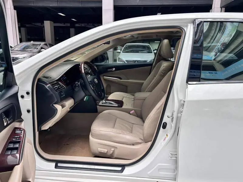 Camry 2012 2.0G Deluxe Edition — 15