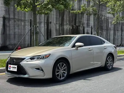 Lexus ES 2015 300h Comfort Edition
