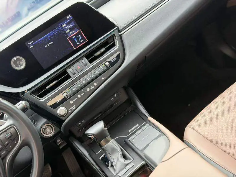 Lexus ES 2021 200 Excellence Edition — 5