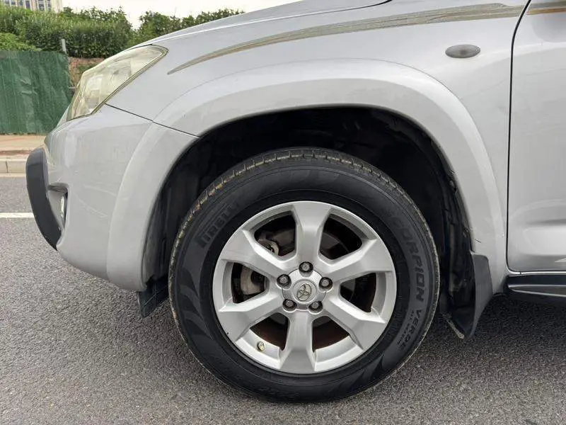RAV4 Rongfang 2009 2.4L Automatic Luxury Navigation Edition — 8