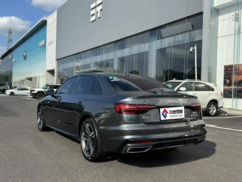 Audi A4L 2022 40 TFSI Luxury Dynamic Edition — 4