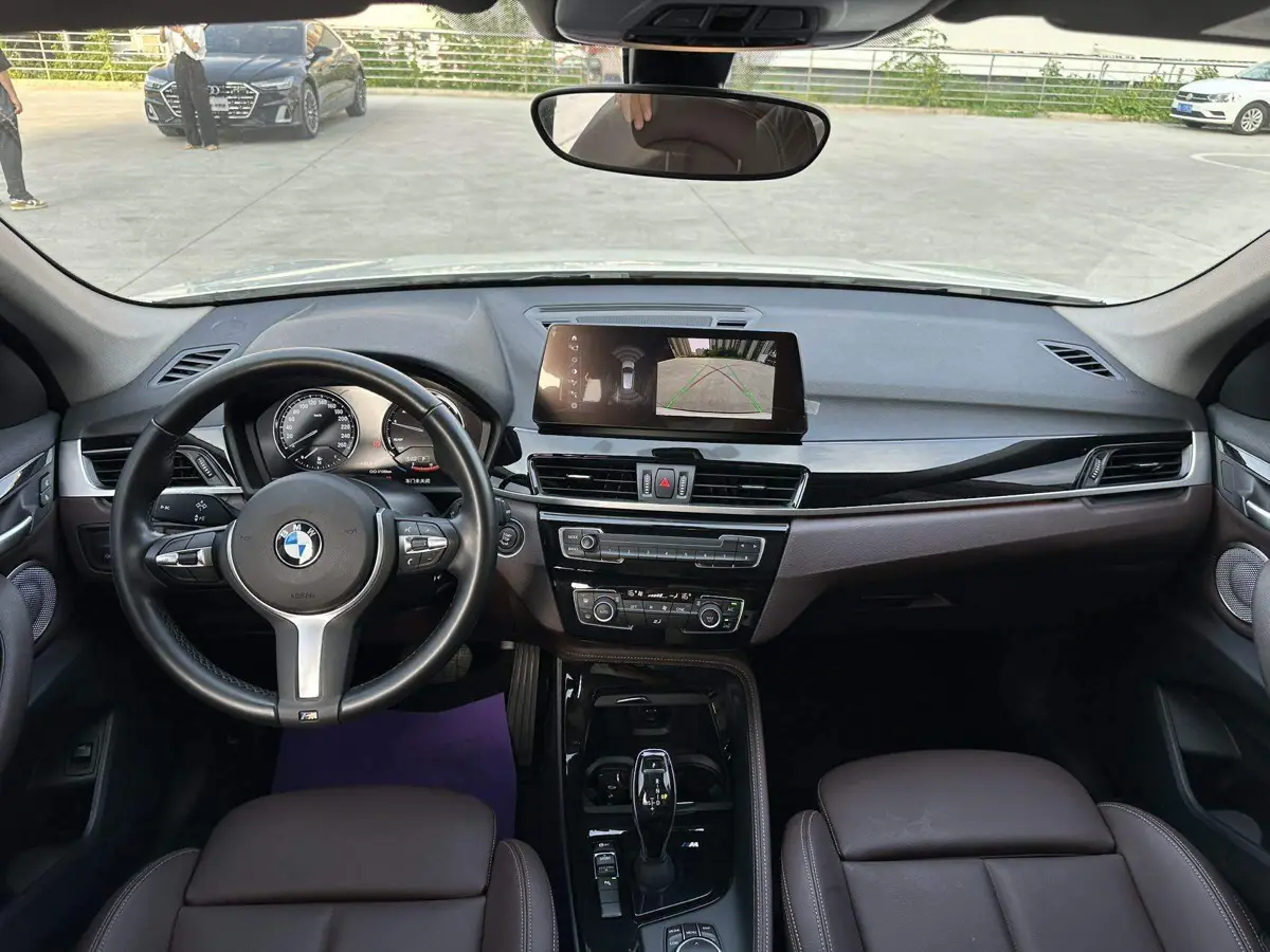 BMW X1 2022 sDrive20Li Premium Edition — 7