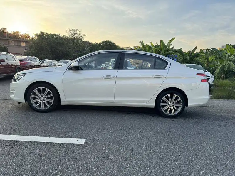 Peugeot 408 2015 1.2T Automatic Luxury Edition — 4