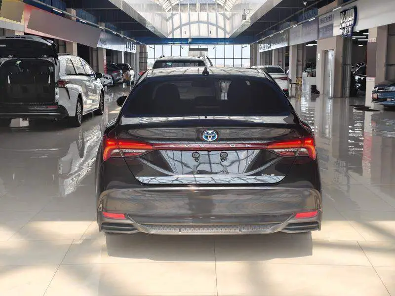 Asian Dragon 2022 Hybrid 2.5L XLE Premium Edition — 5