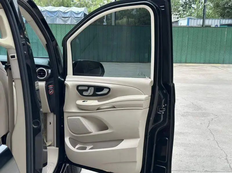 Mercedes-Benz V-Class 2016 V 260 Pilot Edition — 8