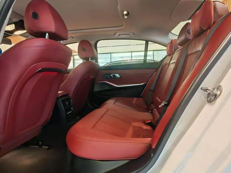BMW i3 2025 eDrive 40 L Night Edition — 17
