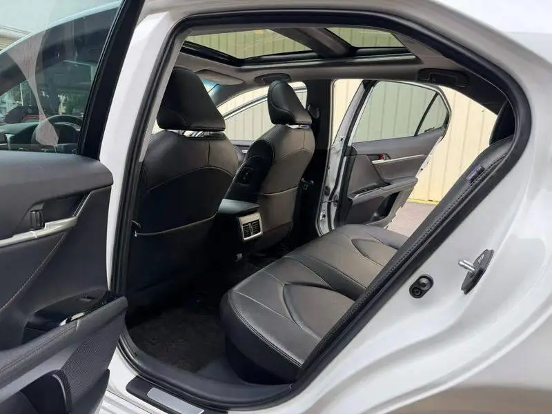 Camry 2023 Hybrid 2.5HG Luxury Edition — 8