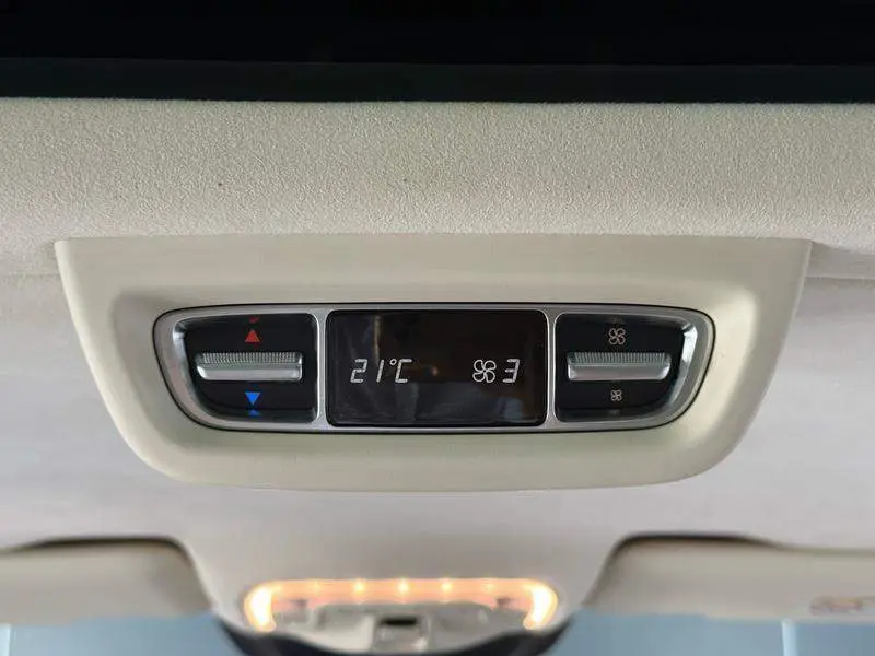 Mercedes-Benz V-Class 2022 V 260 L Long Wheelbase Luxury Edition — 9