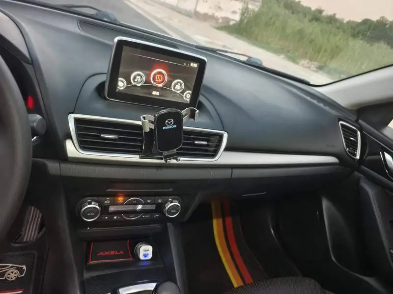 Mazda 3 Angkesaila 2014 Hatchback 2.0L Automatic Flagship Model — 9