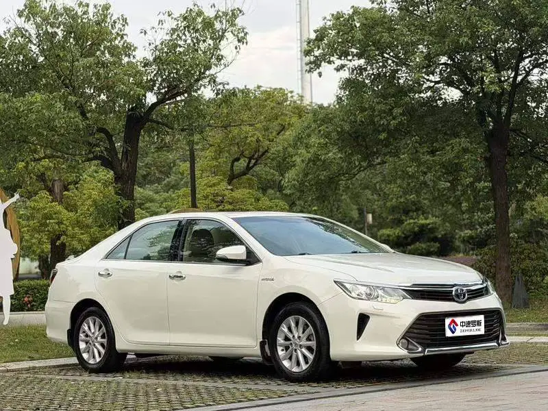 Camry 2015 Hybrid 2.5HG Luxury Navigation Edition — 3