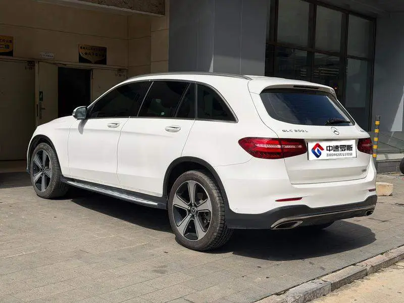Mercedes-Benz GLC 2019 GLC 300 L 4MATIC Dynamic — 4