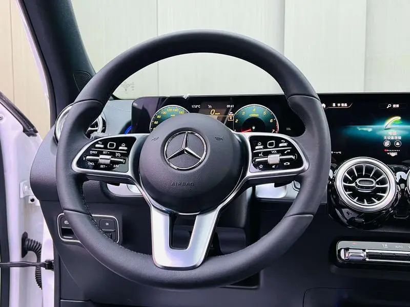 Mercedes-Benz GLB 2023 GLB 220 Dynamic — 12