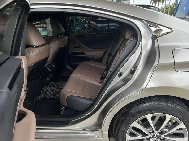 Lexus ES 2022 200 Excellence Edition — 12