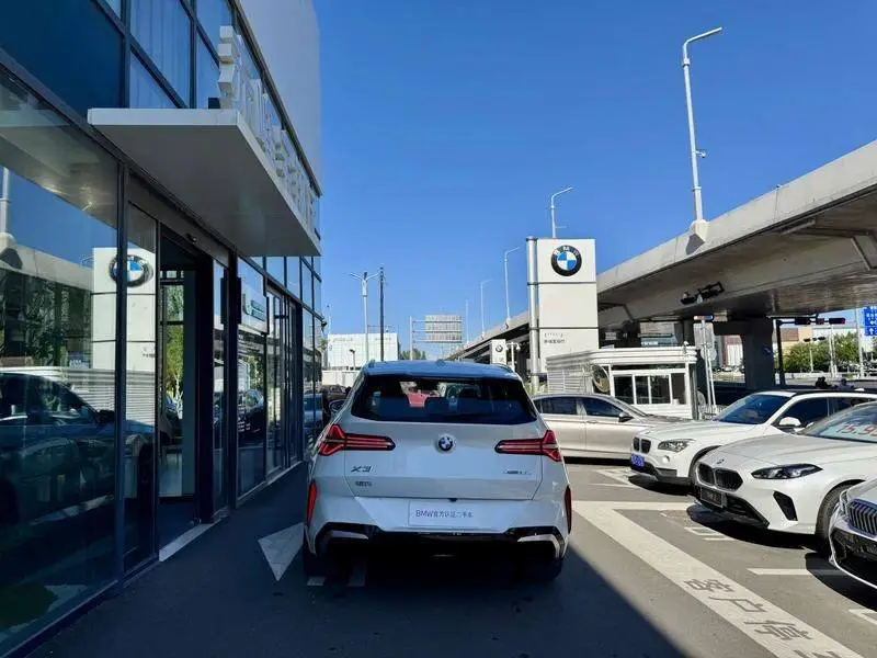 BMW X3 2025 xDrive30L Premium M Sport Package — 4