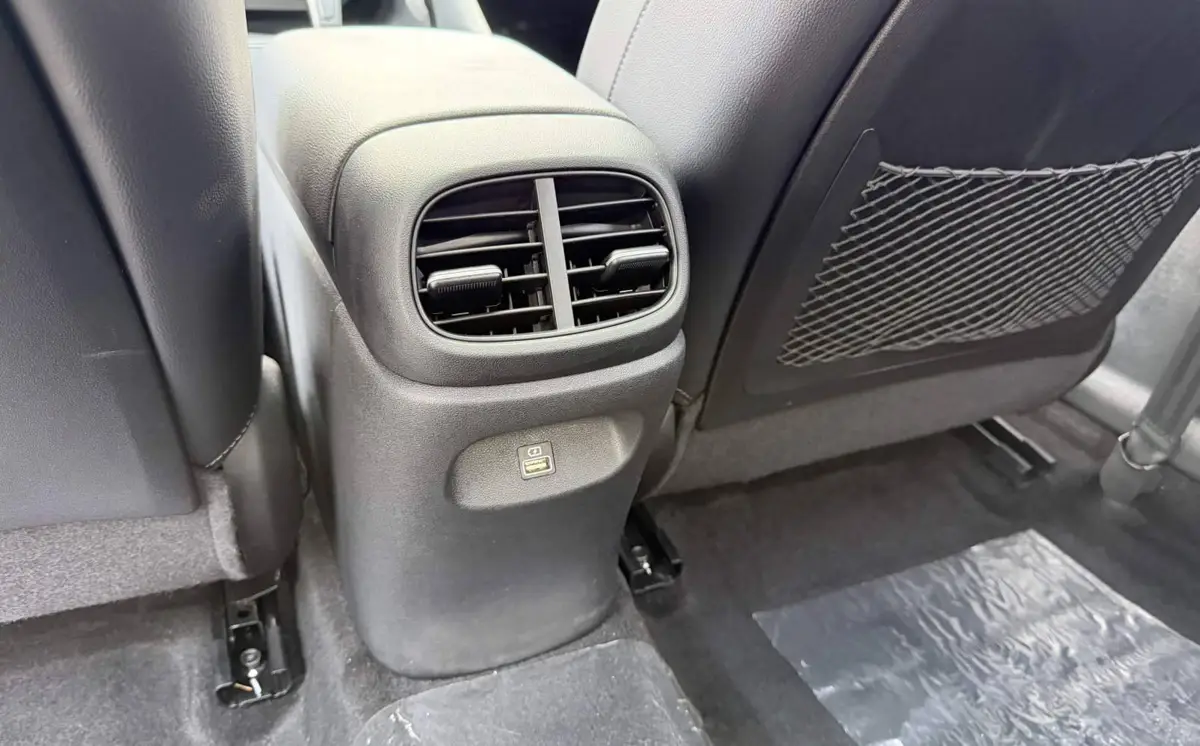 Elantra 2022 1.5L CVT LUX Premium Edition — 22