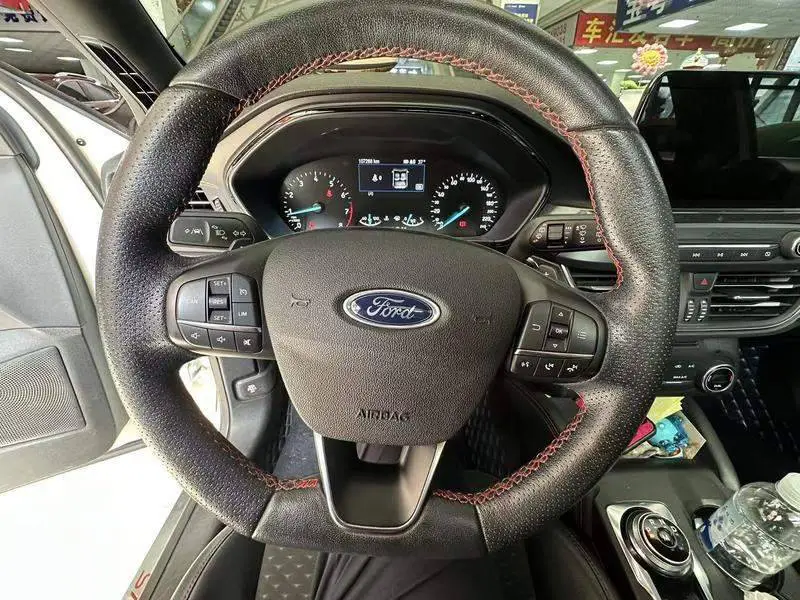 Fox 2019 Hatchback EcoBoost 180 Automatic ST Line — 11