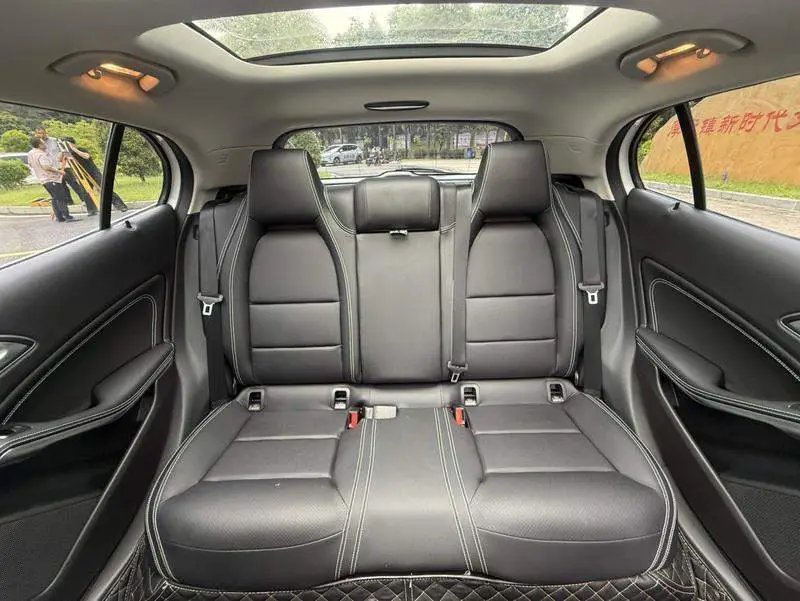 Mercedes-Benz GLA 2019 GLA 200 Dynamic — 16