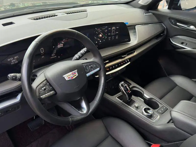 Cadillac XT4 2024 28T 2WD Luxury Model — 14