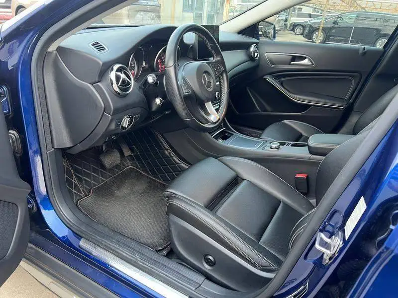 Mercedes-Benz GLA 2018 GLA 200 Dynamic — 9