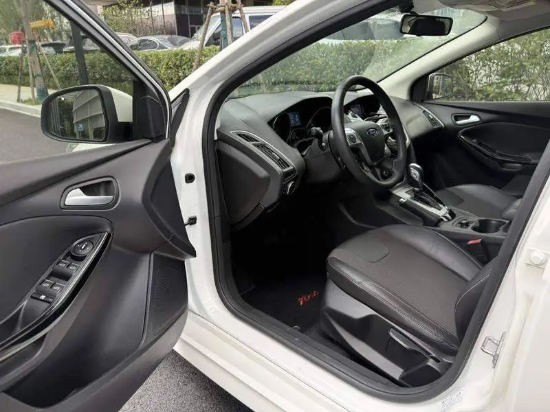 Fox 2012 Hatchback 2.0L Automatic Luxury Sports — 12