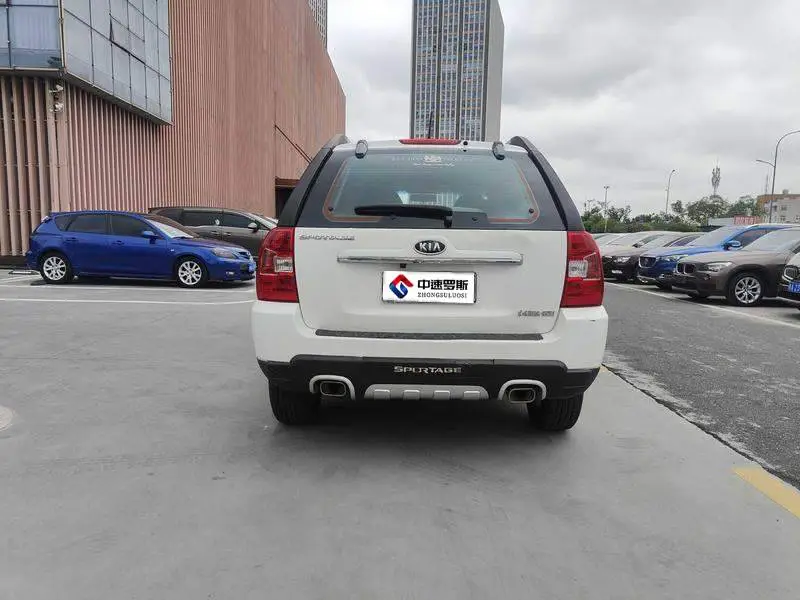 Lion 2011 2.0L Automatic 2WD GL — 4