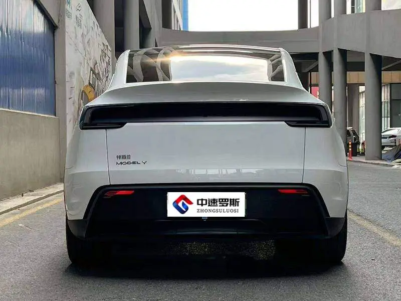 Model Y 2025 rear-wheel drive version — 4