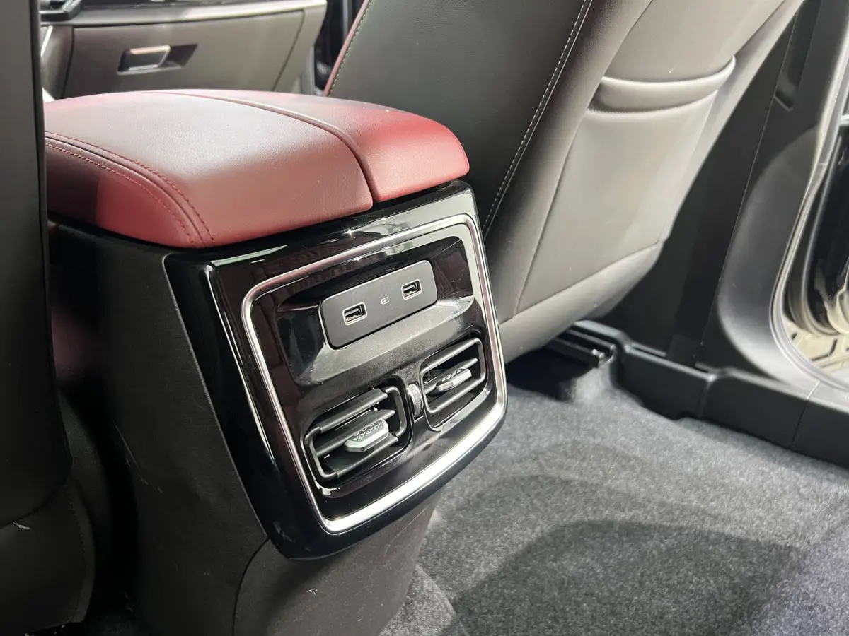 JETOUR X70 PLUS 2023 1.5T DCT Brave PLUS 5-seater — 14