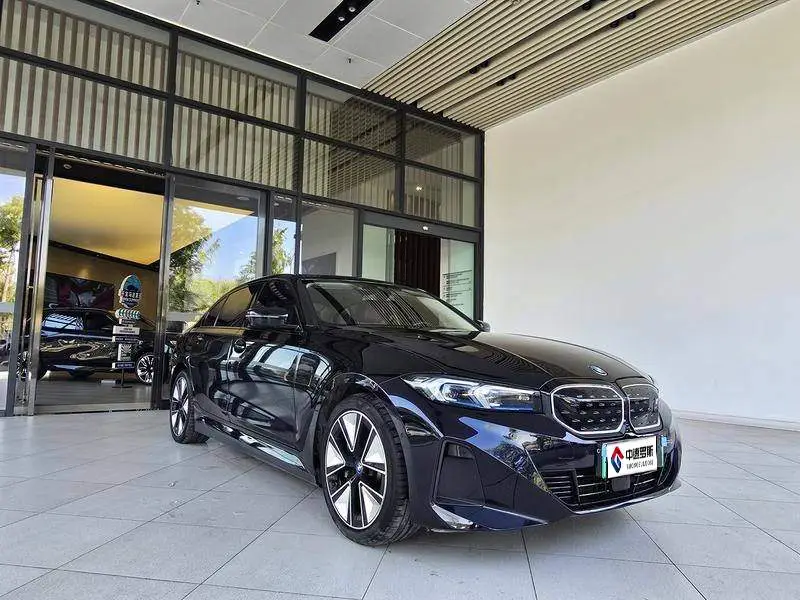 BMW i3 2023 eDrive 40 L Night Sport Package — 3