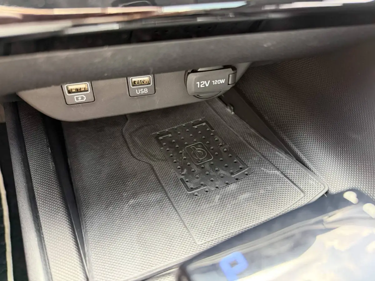 Elantra 2022 1.5L CVT LUX Premium Edition — 17