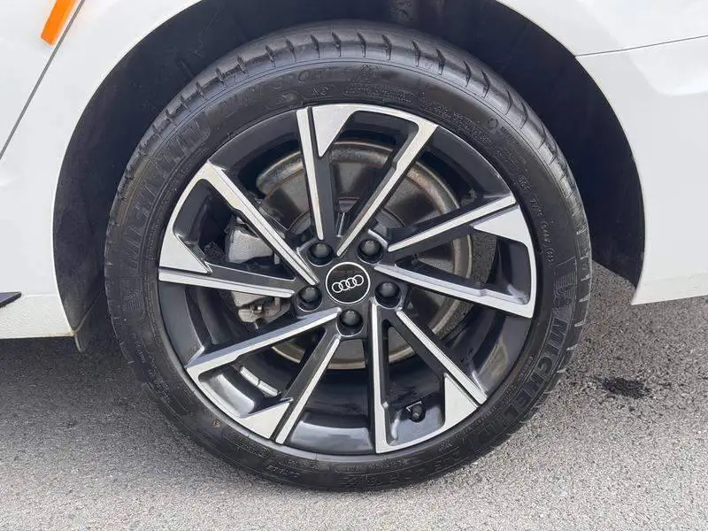 Audi A4L 2023 40 TFSI Luxury Dynamic Edition — 9