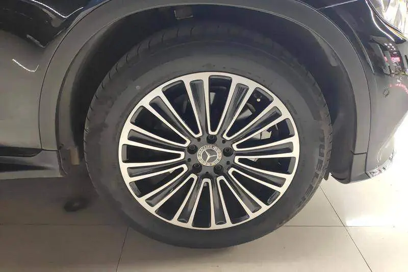 Mercedes-Benz GLC 2019 GLC 260 L 4MATIC Dynamic — 4