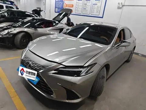 Lexus ES 2025 300h Premium Edition