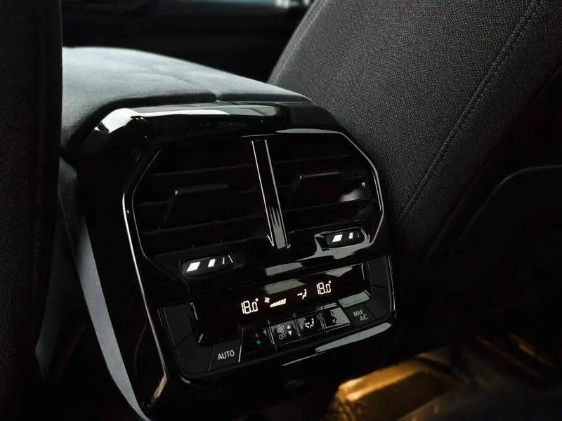 BMW iX 2022 xDrive40 — 9