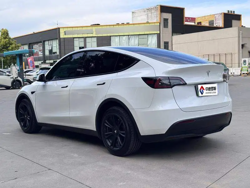 Model Y 2022 Long Range All-Wheel Drive — 4