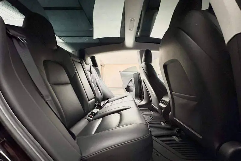 Model 3 2020 facelift standard range rear-wheel drive upgraded version — 17