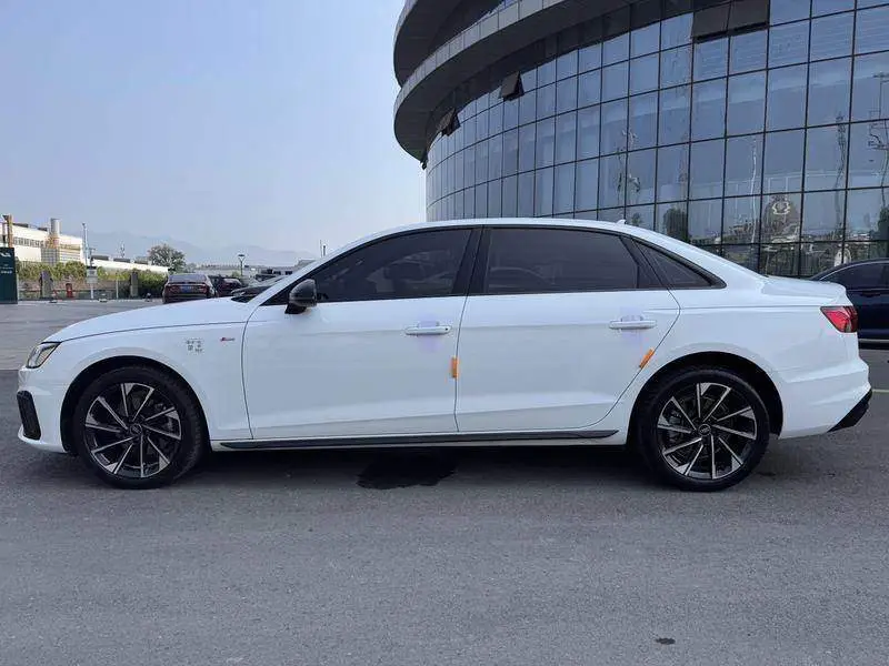Audi A4L 2023 40 TFSI Luxury Dynamic Edition — 4